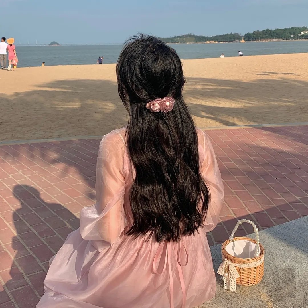 笼子在寻找小鸟